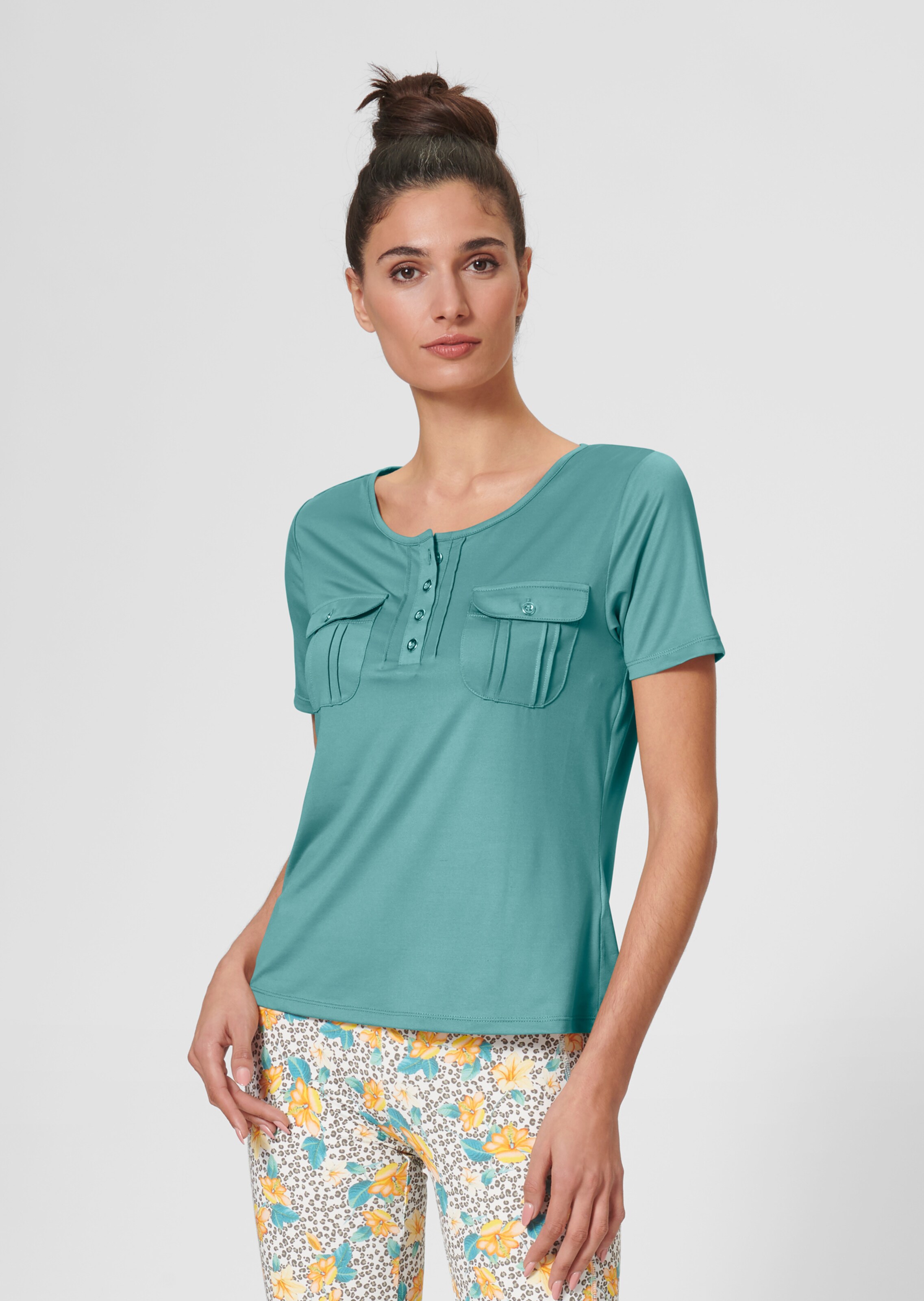 Kurzarmshirt mit Knopfleiste und aufgesetzten Taschen