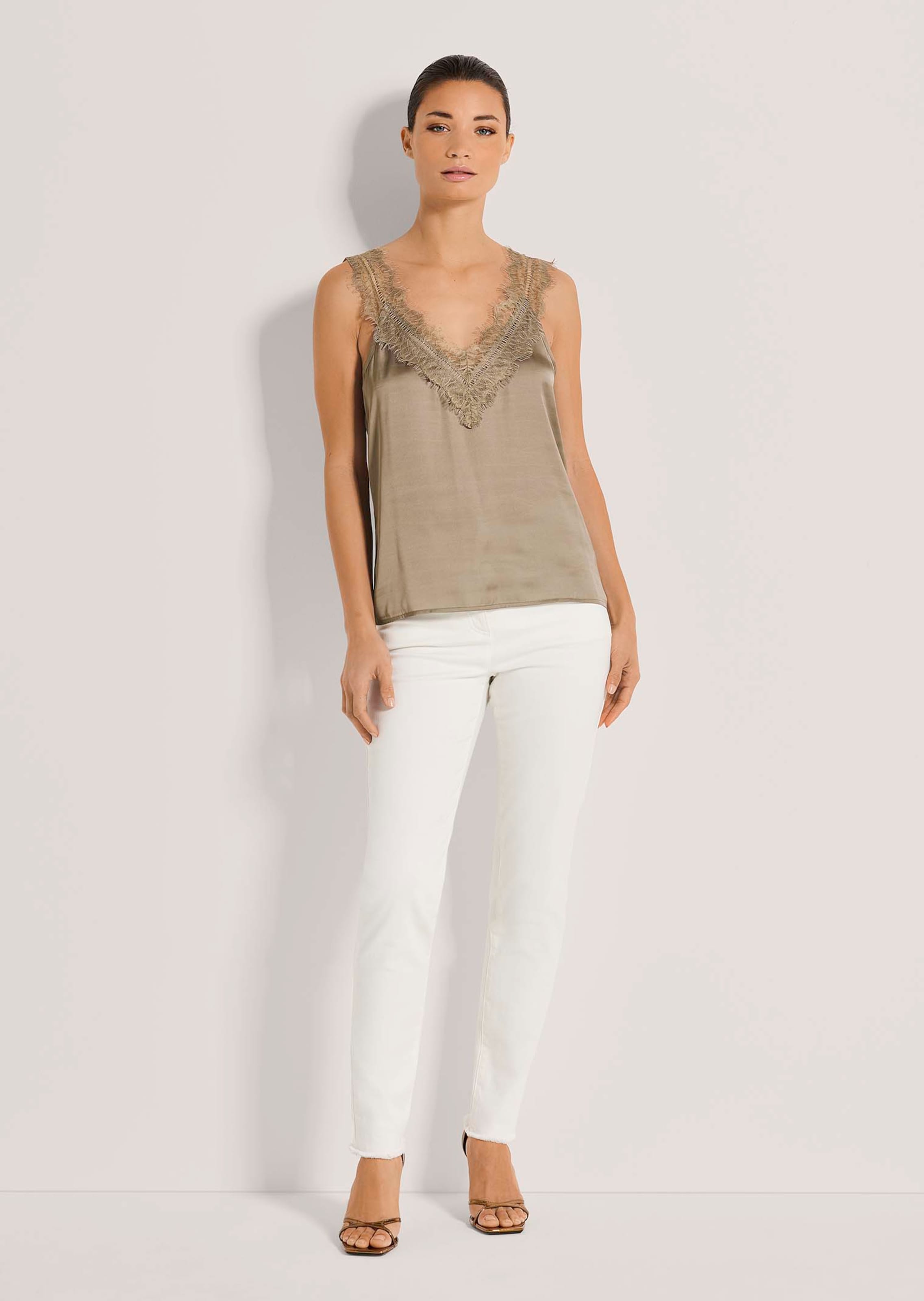 トップス meltthelady logo gradation camisole Satin top with lace in taupe | MADELEINE Fashion