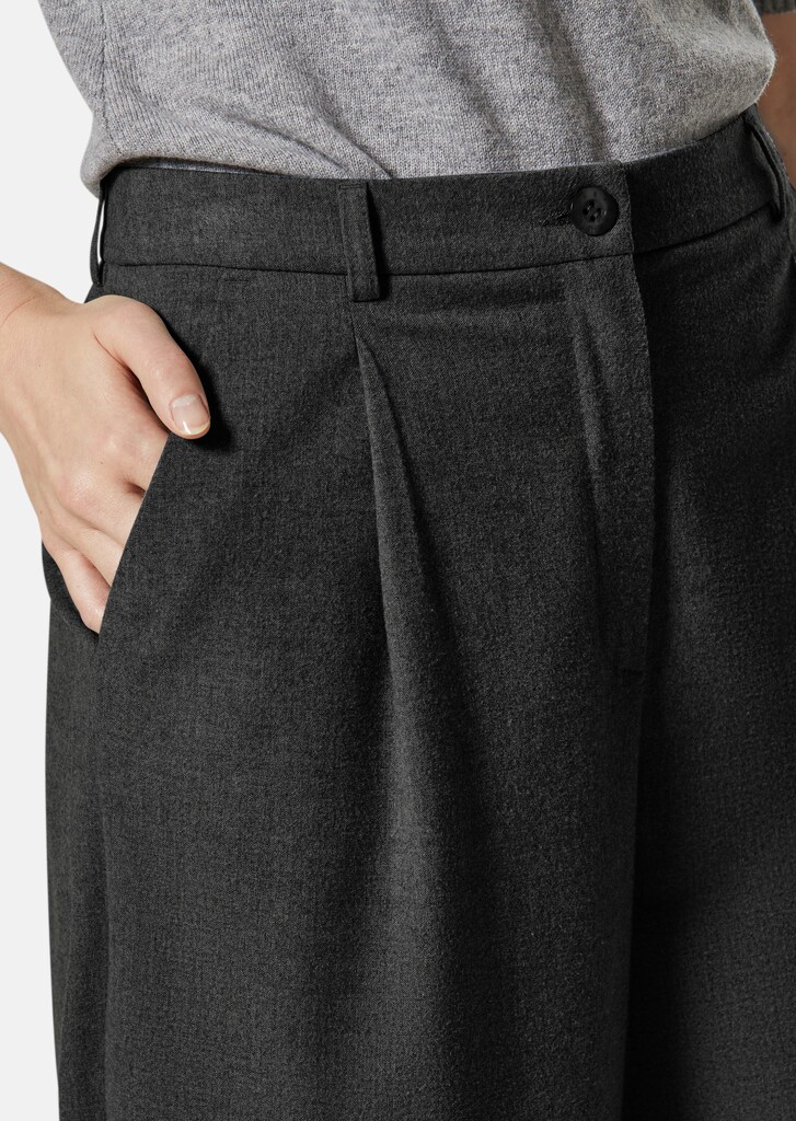 Pleated trousers in easy-care Ceramica fabric 4