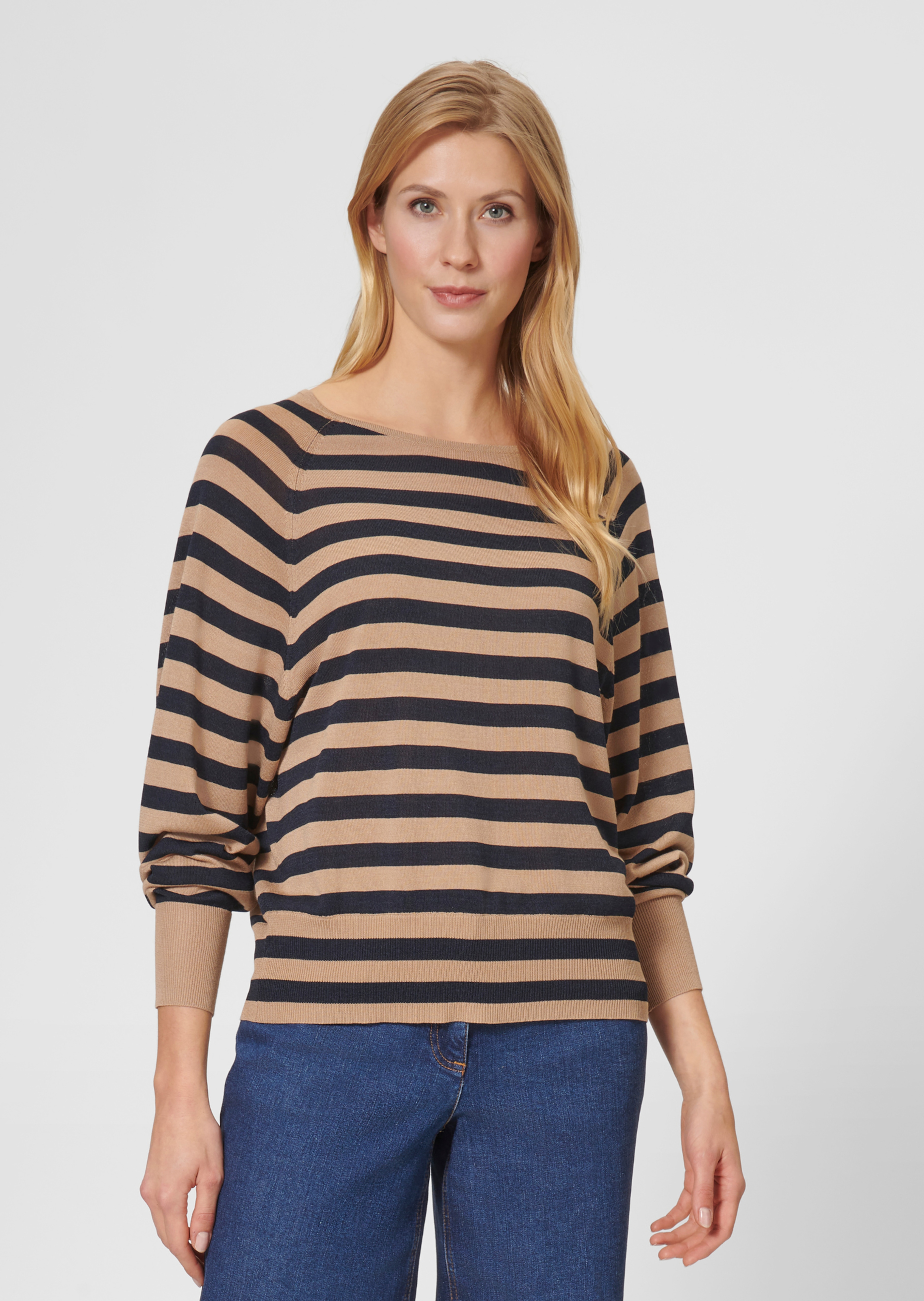 Jumper with batwing sleeves