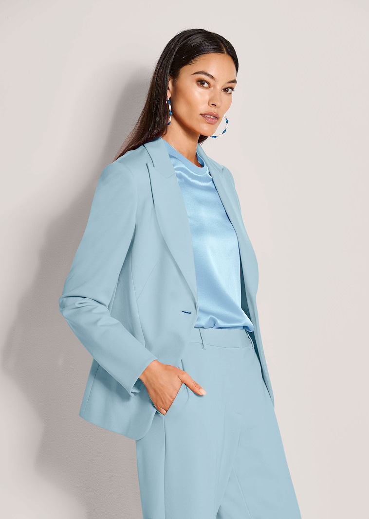 Timeless blazer for many occasions