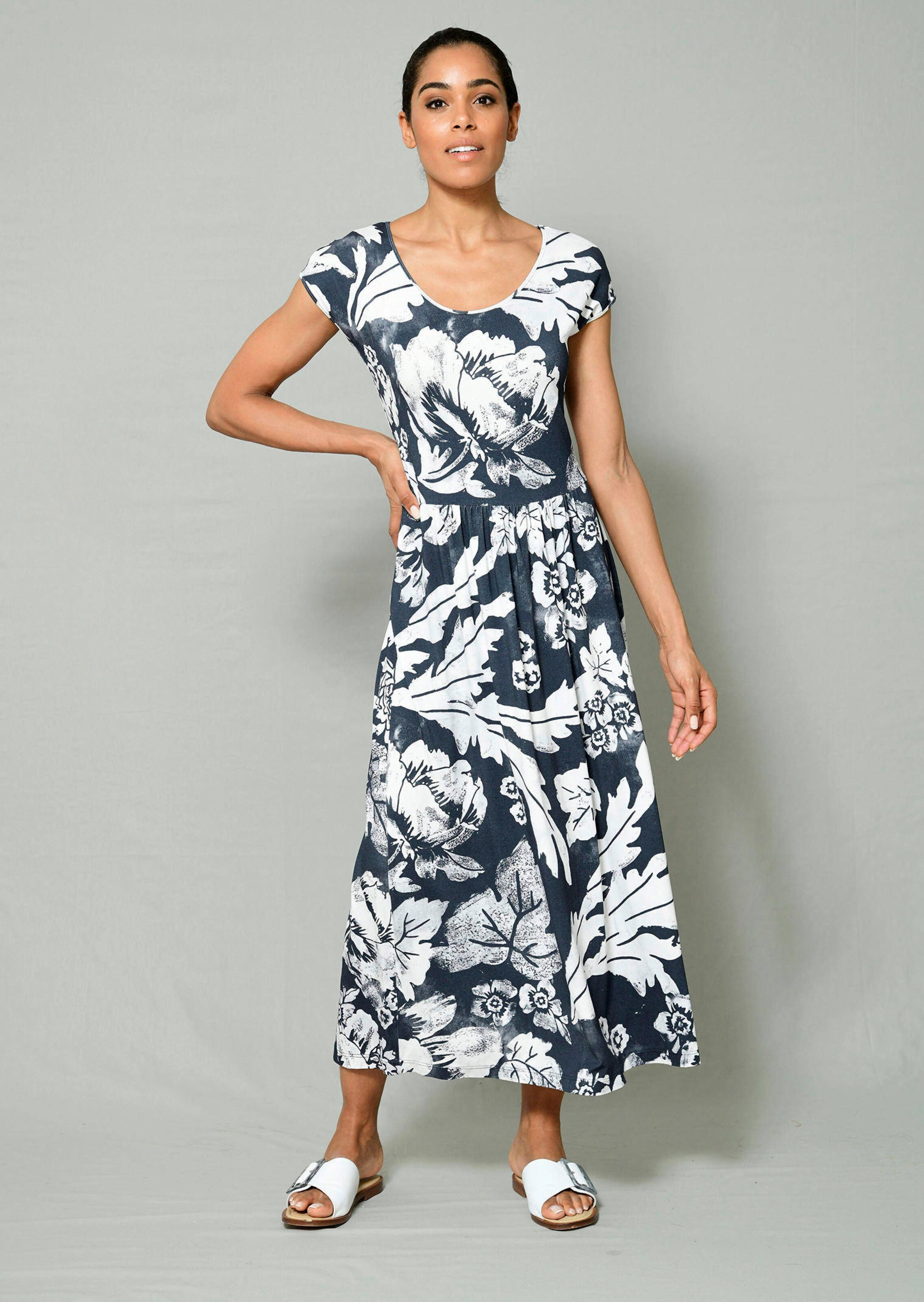 Strandkleid in modischem Druckdessin