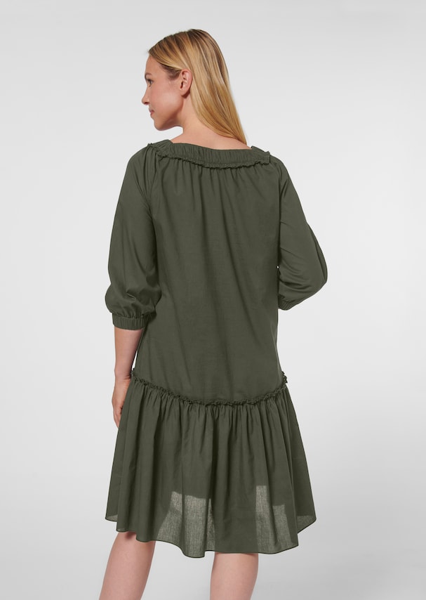 Dress with 3/4 sleeves and flounce 2
