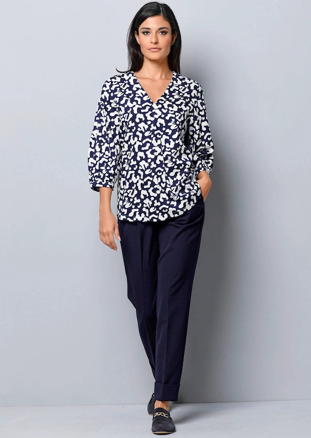 Bluse mit modischem Animal - und Blusendessin 1
