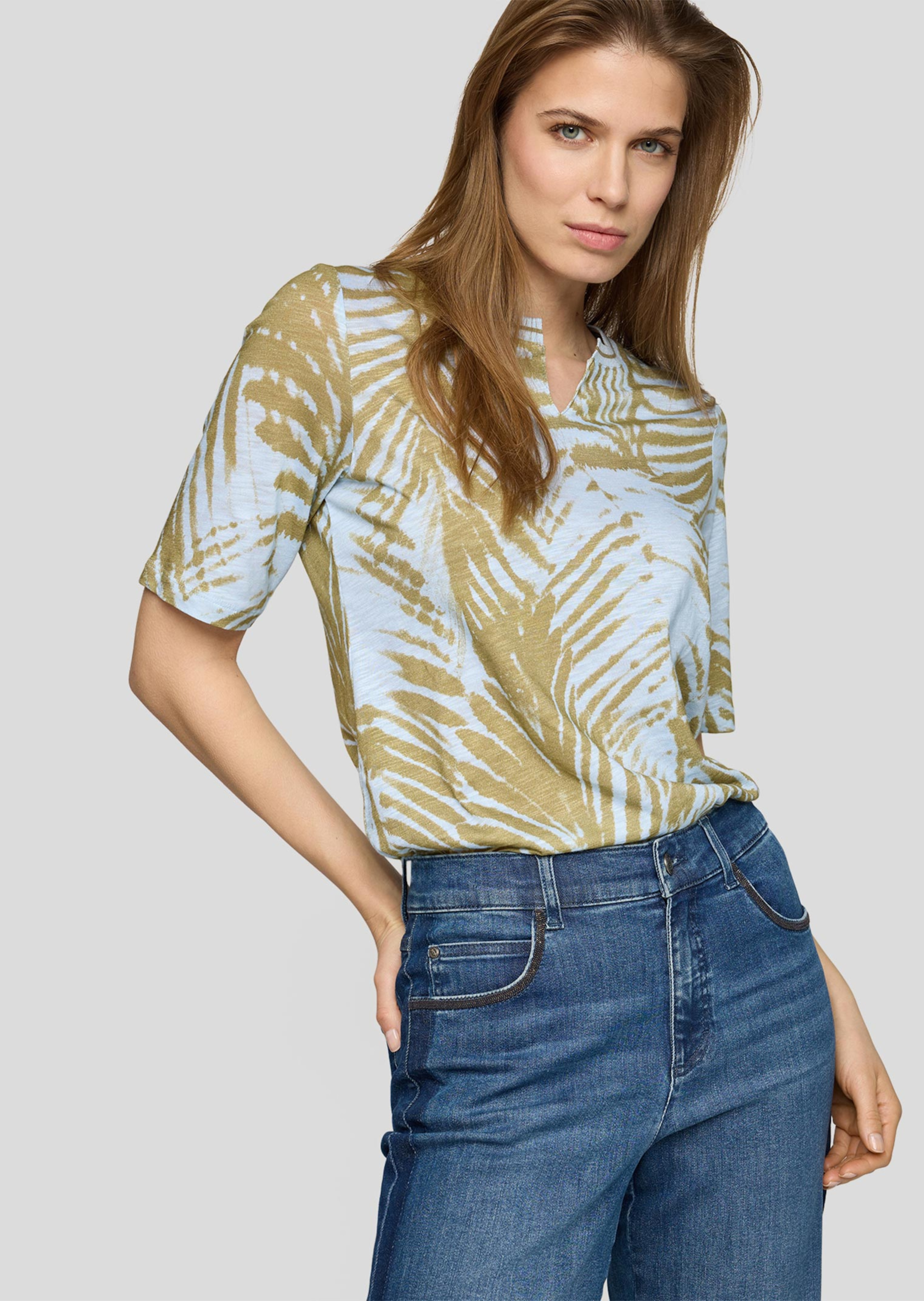 T-shirt flammée avec imprimé de feuilles