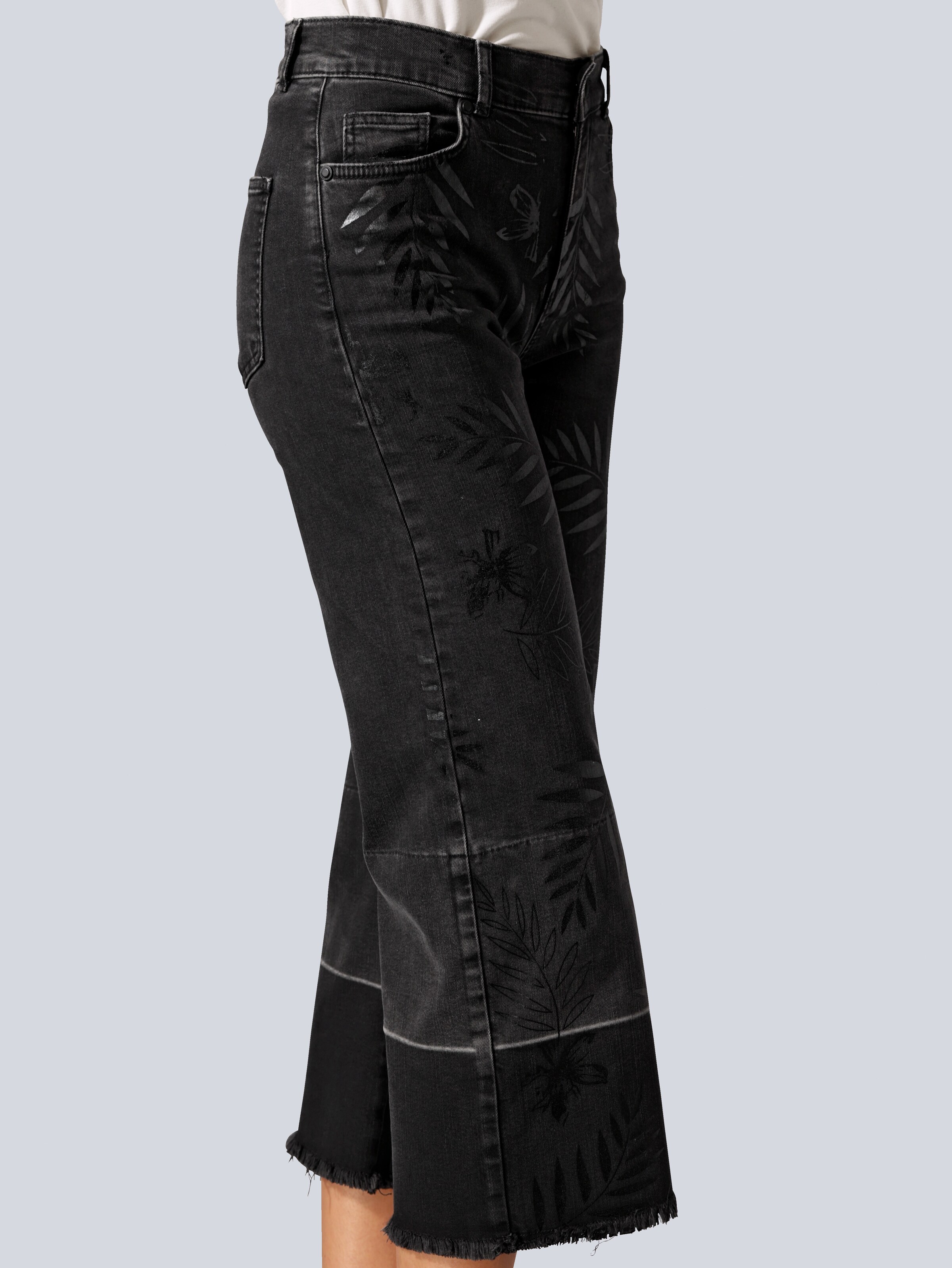 Jeans mit auffallendem Folienprint 1