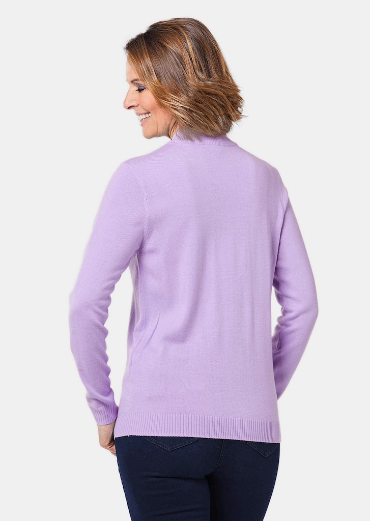 Pullover mit streckendem Zopfmuster 1