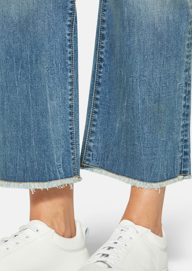 7/8 jeans with a fringed hem in a culotte shape 4