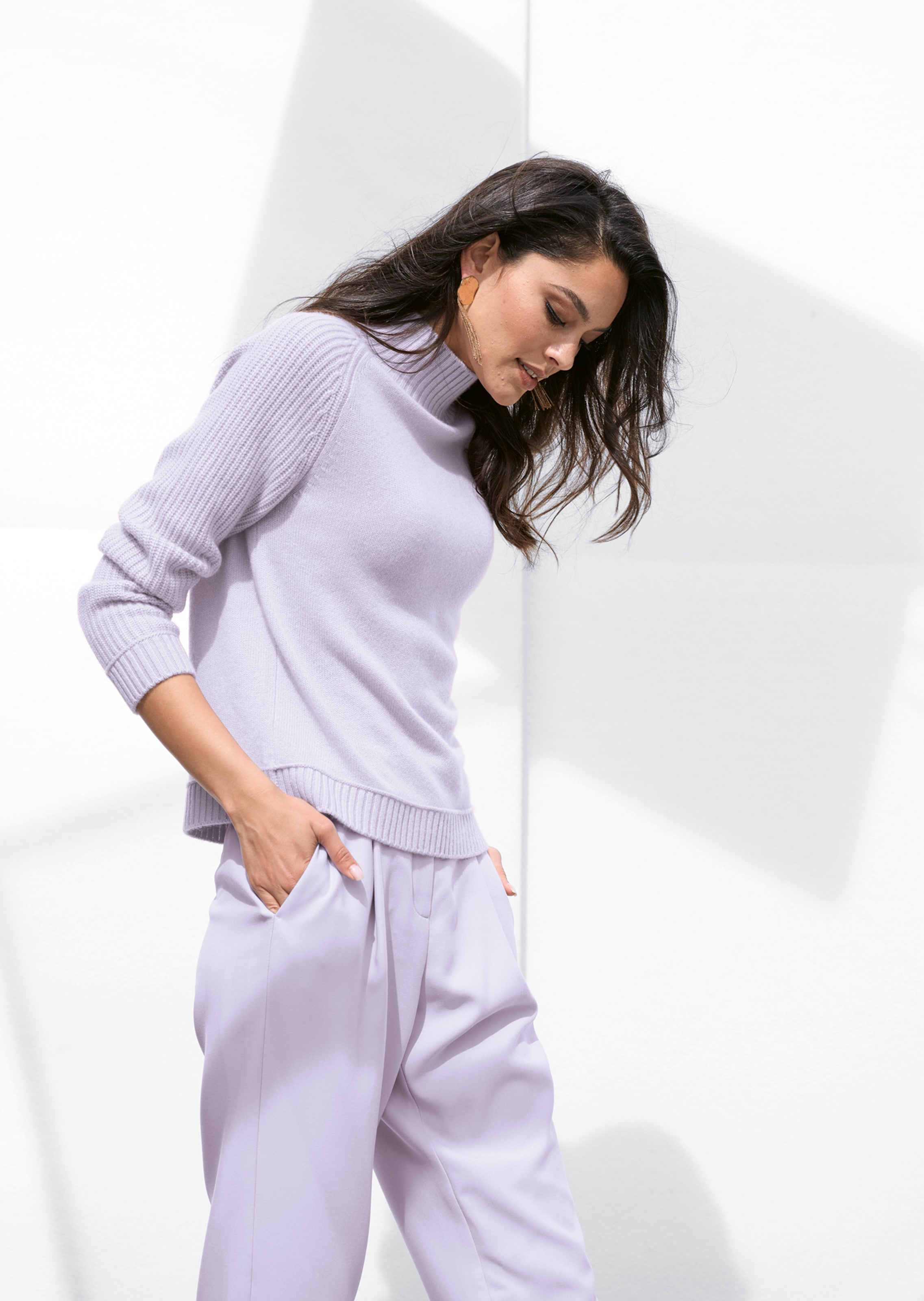 Bundfaltenhose mit Saumaufschlag