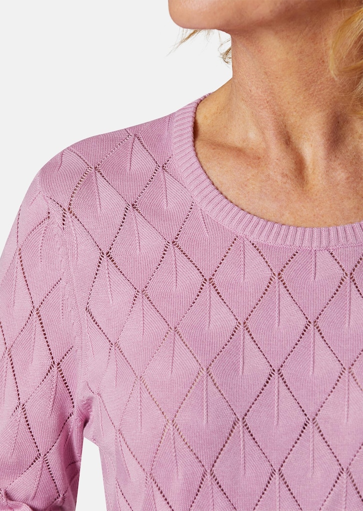 Gepflegter Ajour-Pullover mit femininen Durchbrüchen