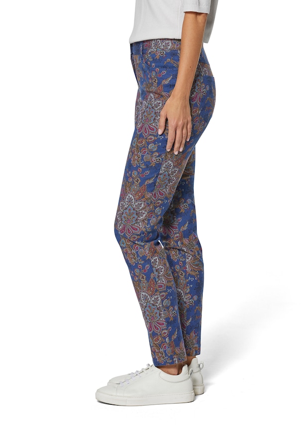 Schlanke Jeans mit Paisley-Print 3