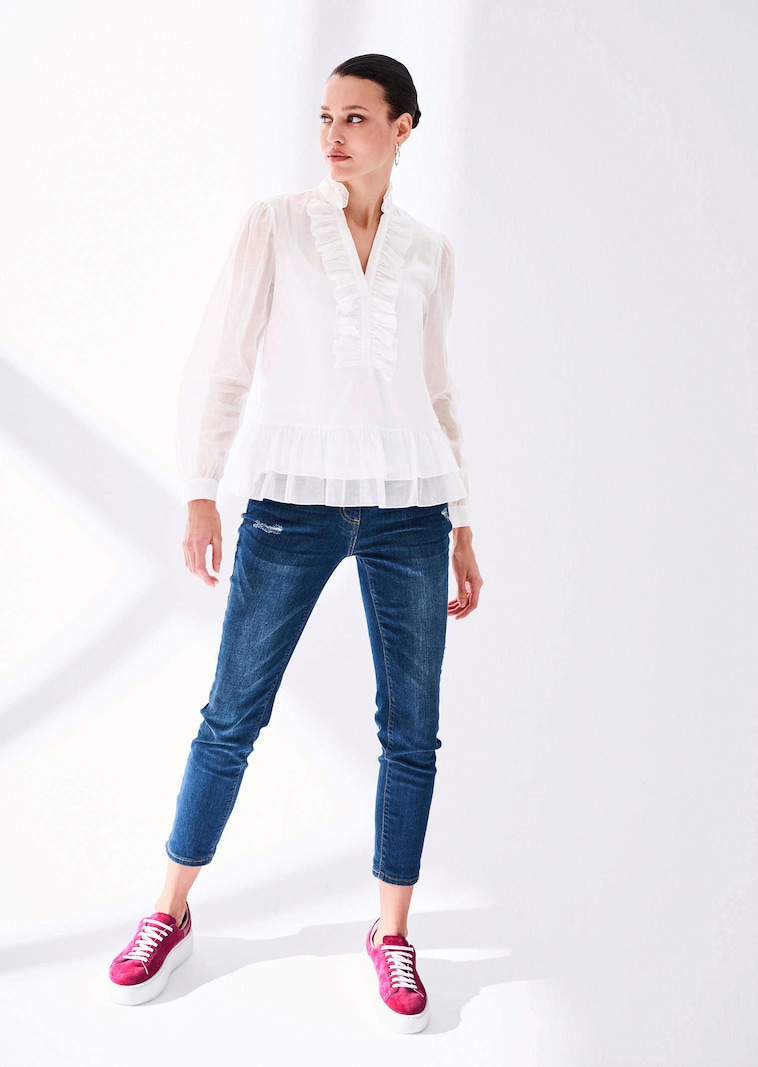 Bluse mit Volant am Ausschnitt
