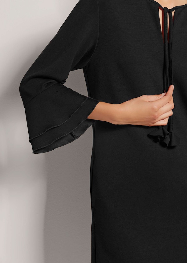 Etui-Kleid mit Trompetenärmeln 4