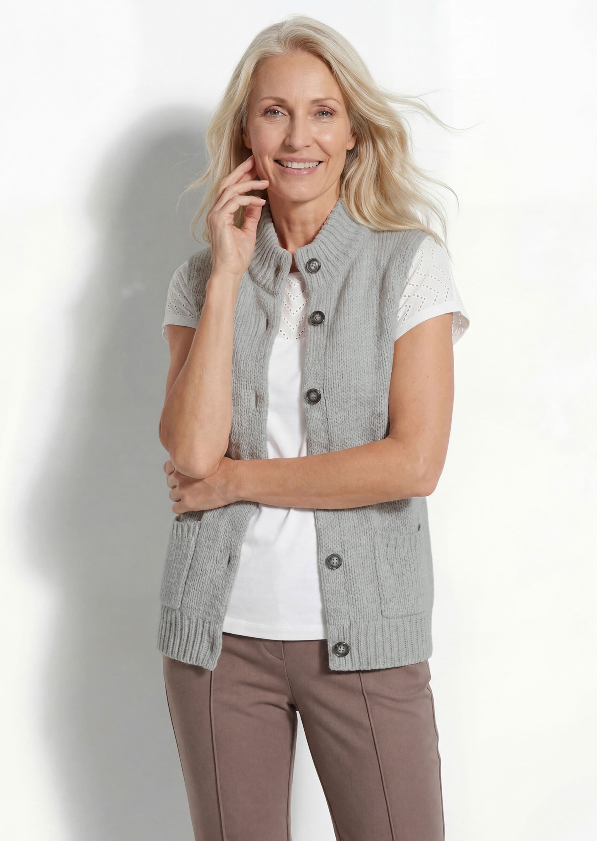 Leichte Strickweste mit Knopfleiste