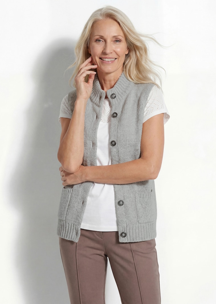 Leichte Strickweste mit Knopfleiste