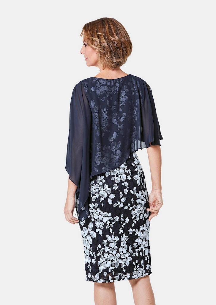 Kleid aus eleganter Spitze mit Chiffonüberwurf