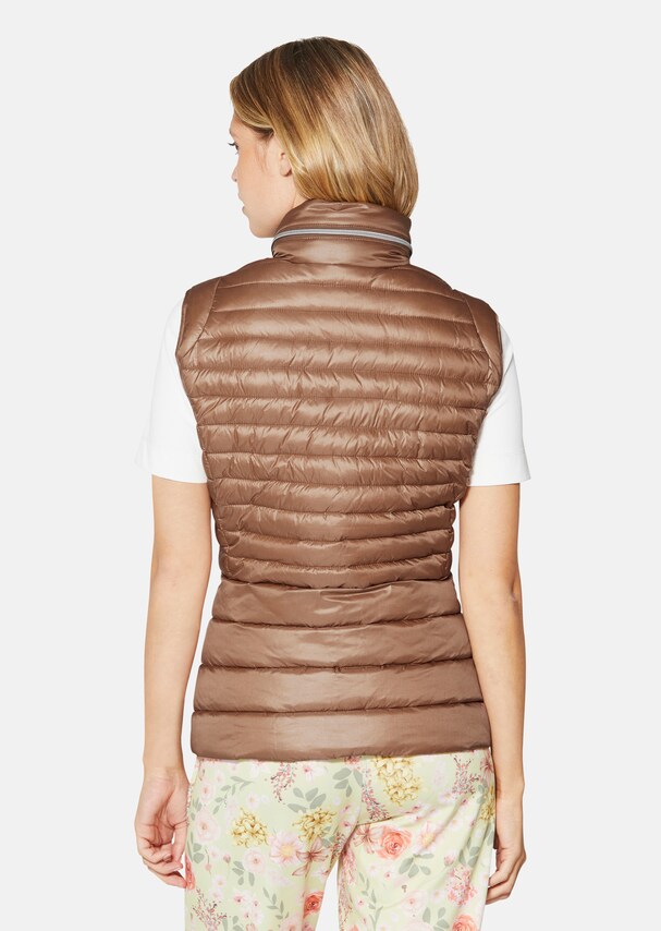 Quilted waistcoat with an elegant sheen 2