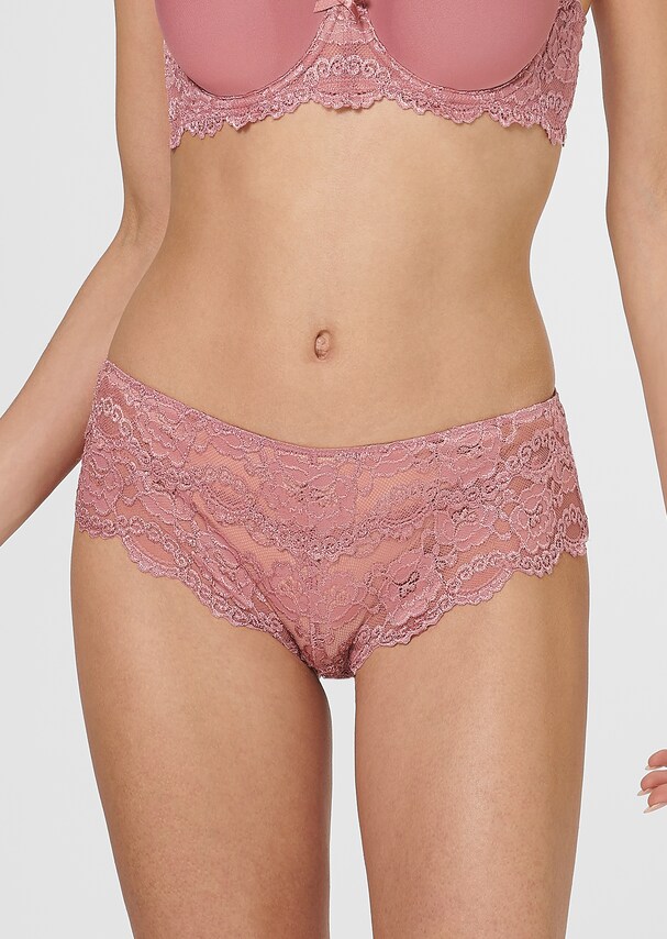 Panty with fine lace