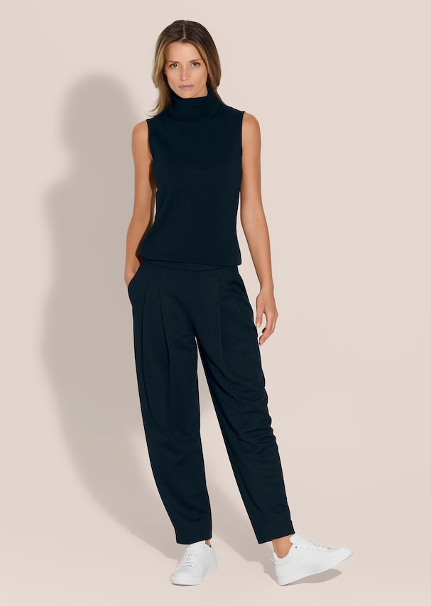 Pleated trousers in elegant textured quality 1