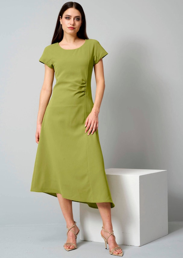 Kleid mit Raffung in der Taille 3
