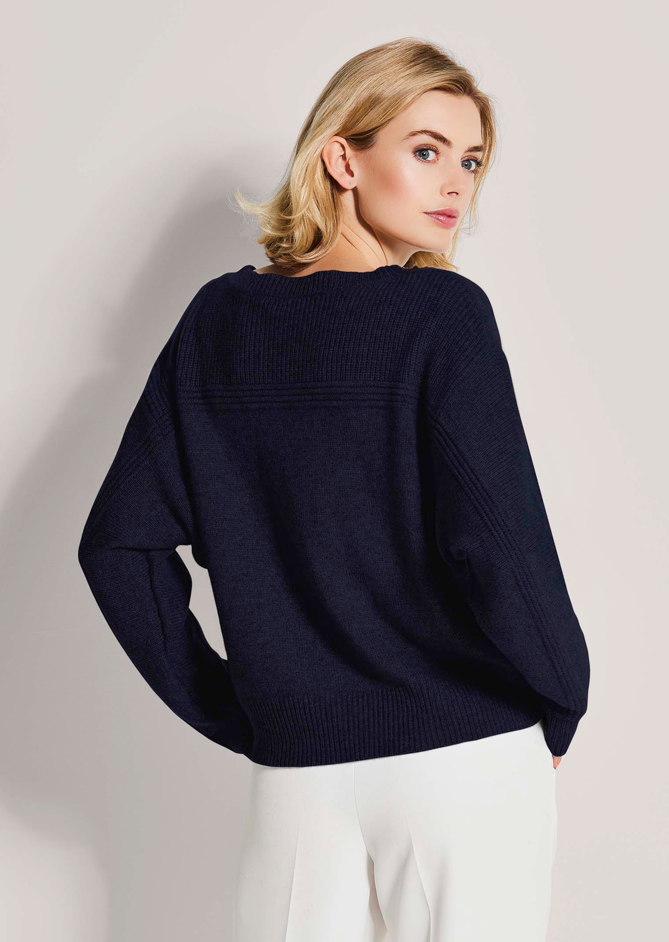 Cashmere jumper in navy MADELEINE Fashion