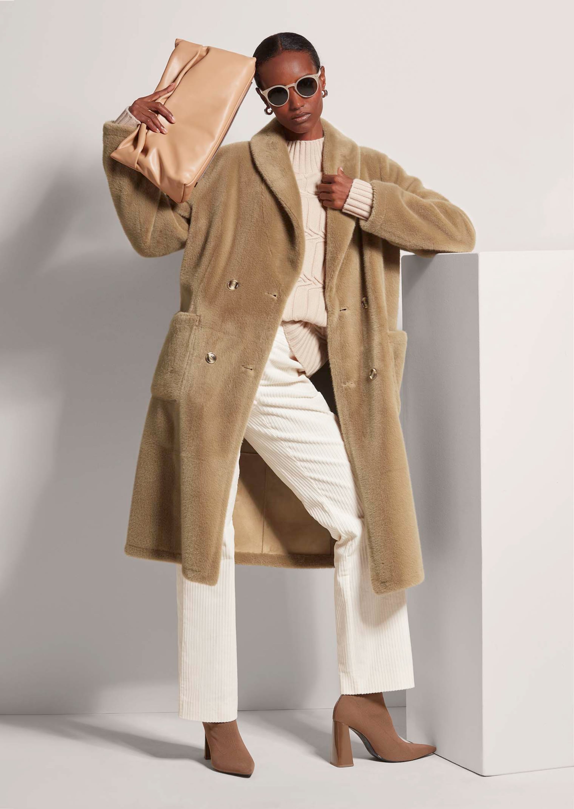Reversible coat in caramel | MADELEINE Fashion