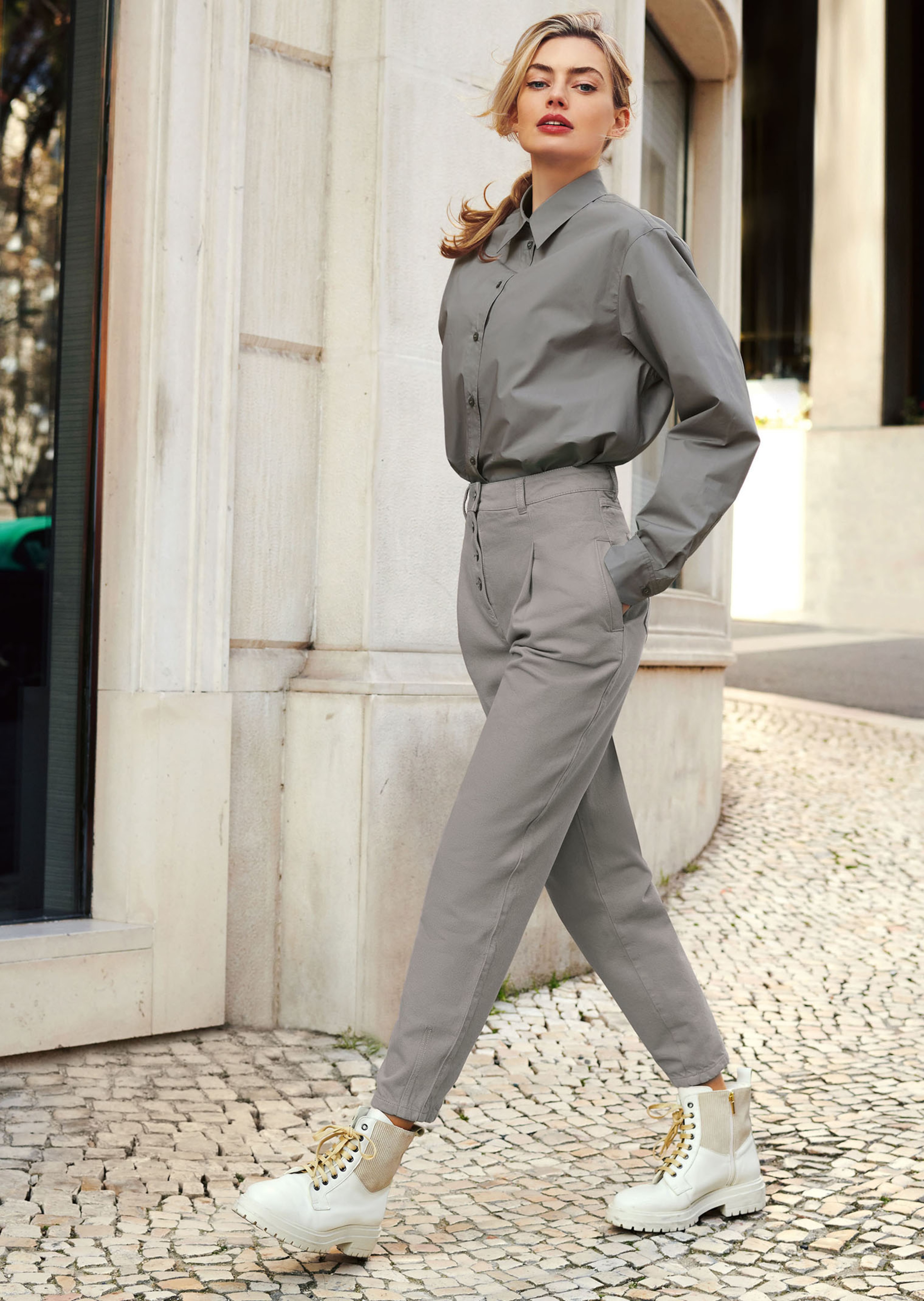 Hemdbluse in lässiger Oversized-Form in grau | MADELEINE Mode