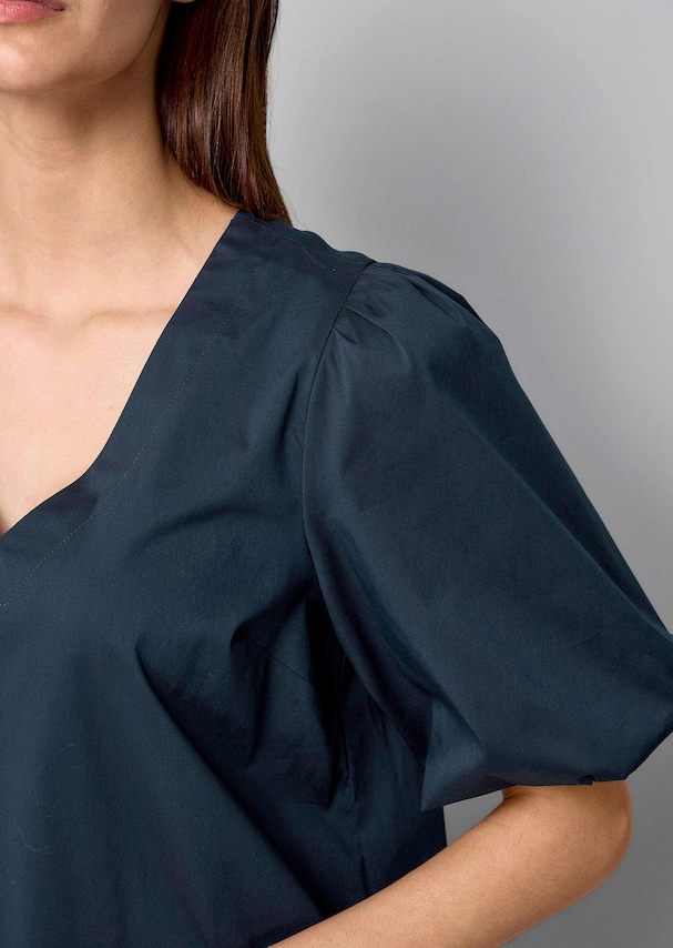 Kleid mit V-Ausschnitt 3