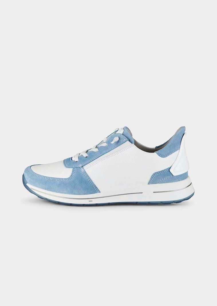 Sneaker mit herausnehmbarem FuĂźbett