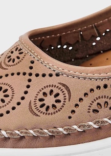 Ballerina aus perforiertem Leder thumbnail 3