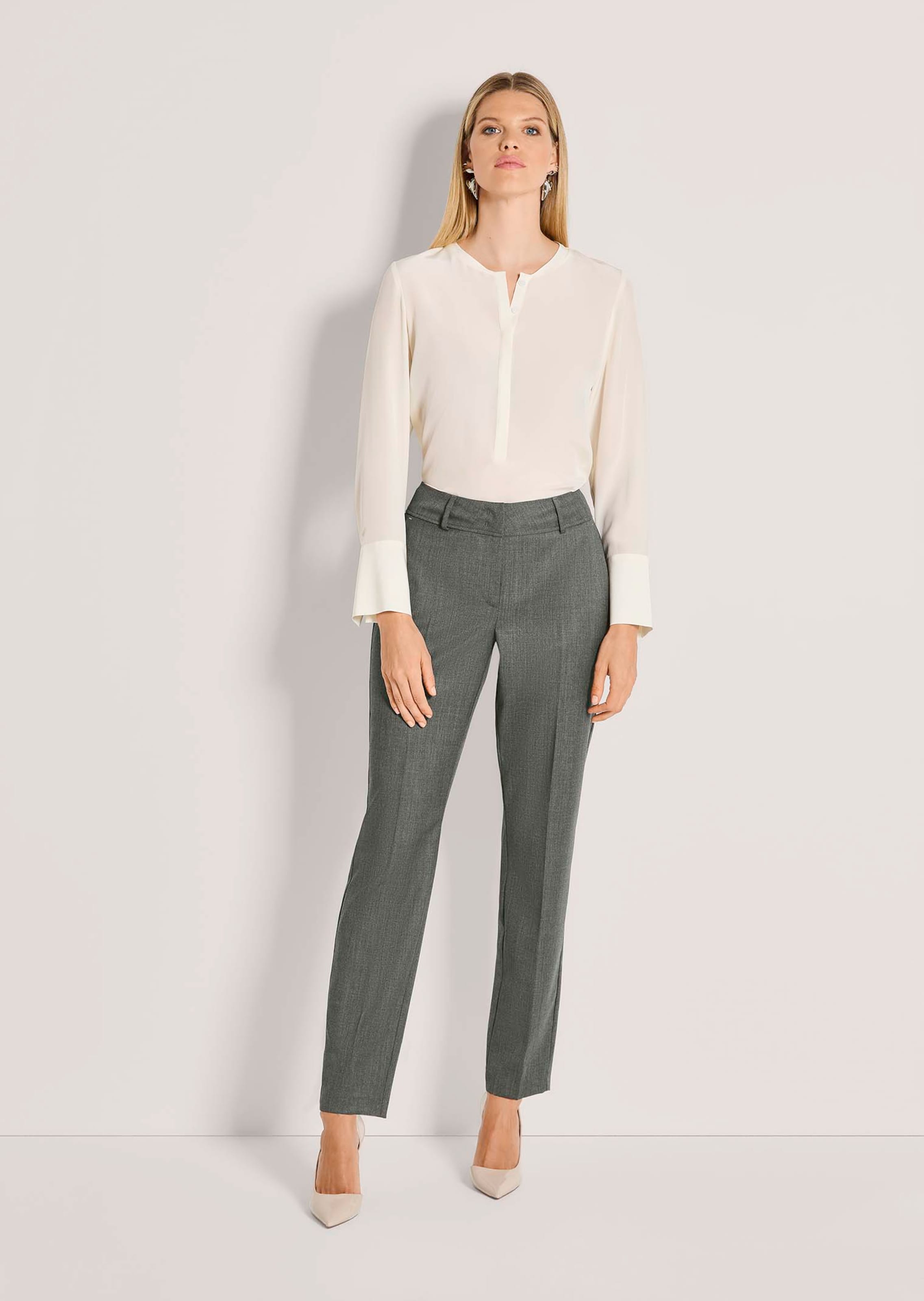 Schurwoll-Hose mit Bügelfalten