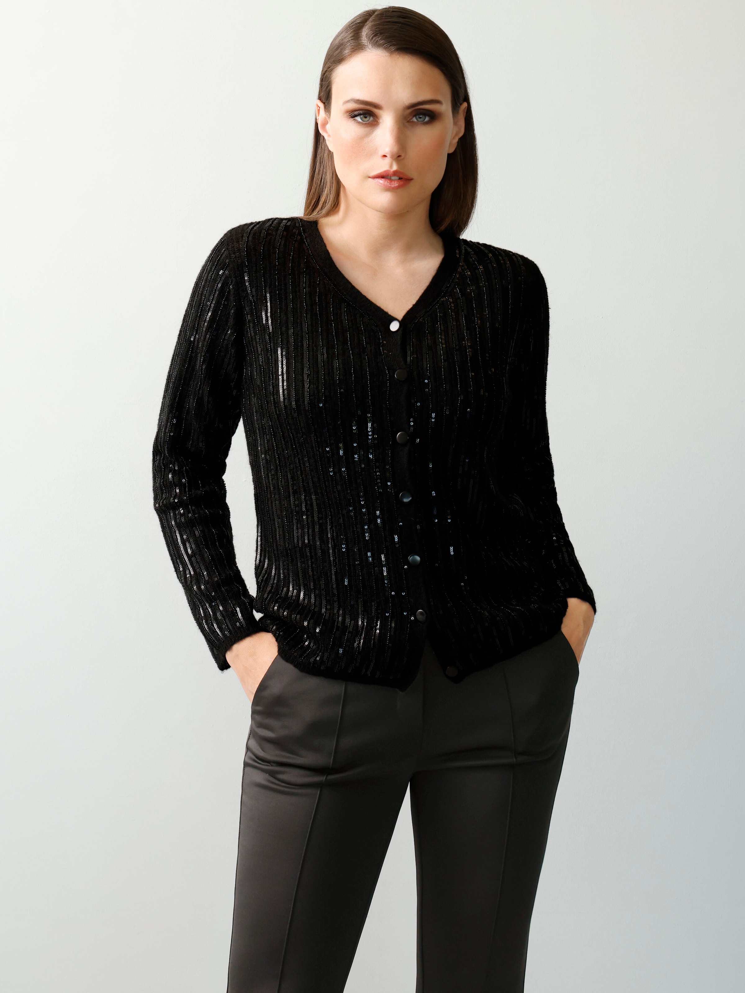 Strickjacke mit filigranem Paillettenbesatz