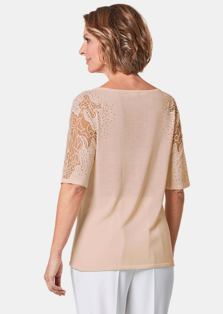 Pullover mit Spitzeneinsätzen und Glanzsteinchen