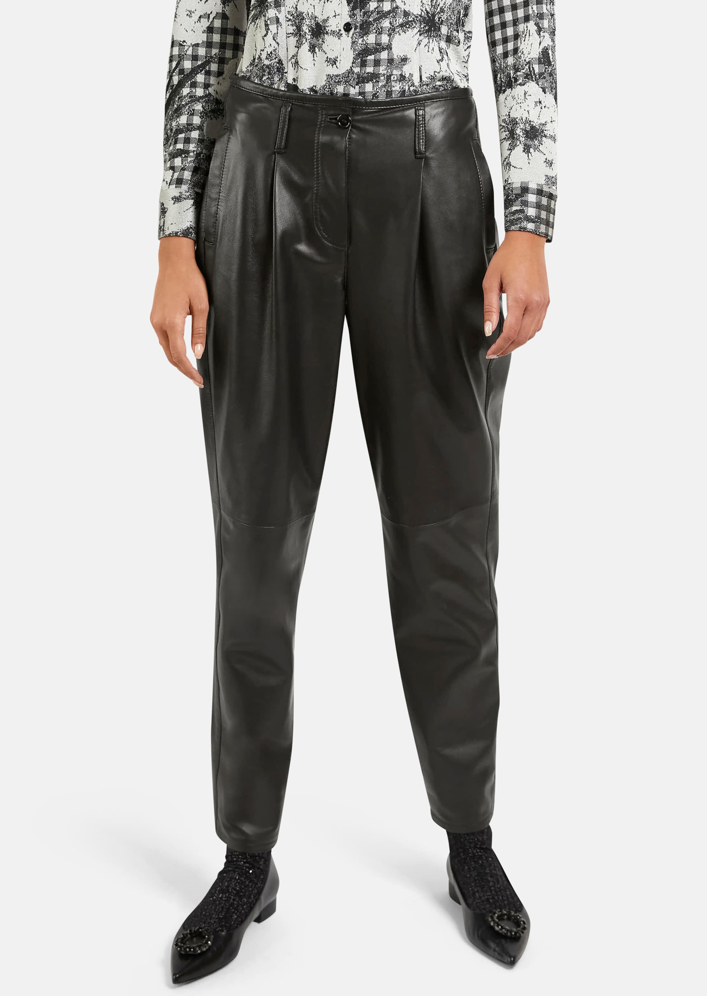 Leather trousers with pleats