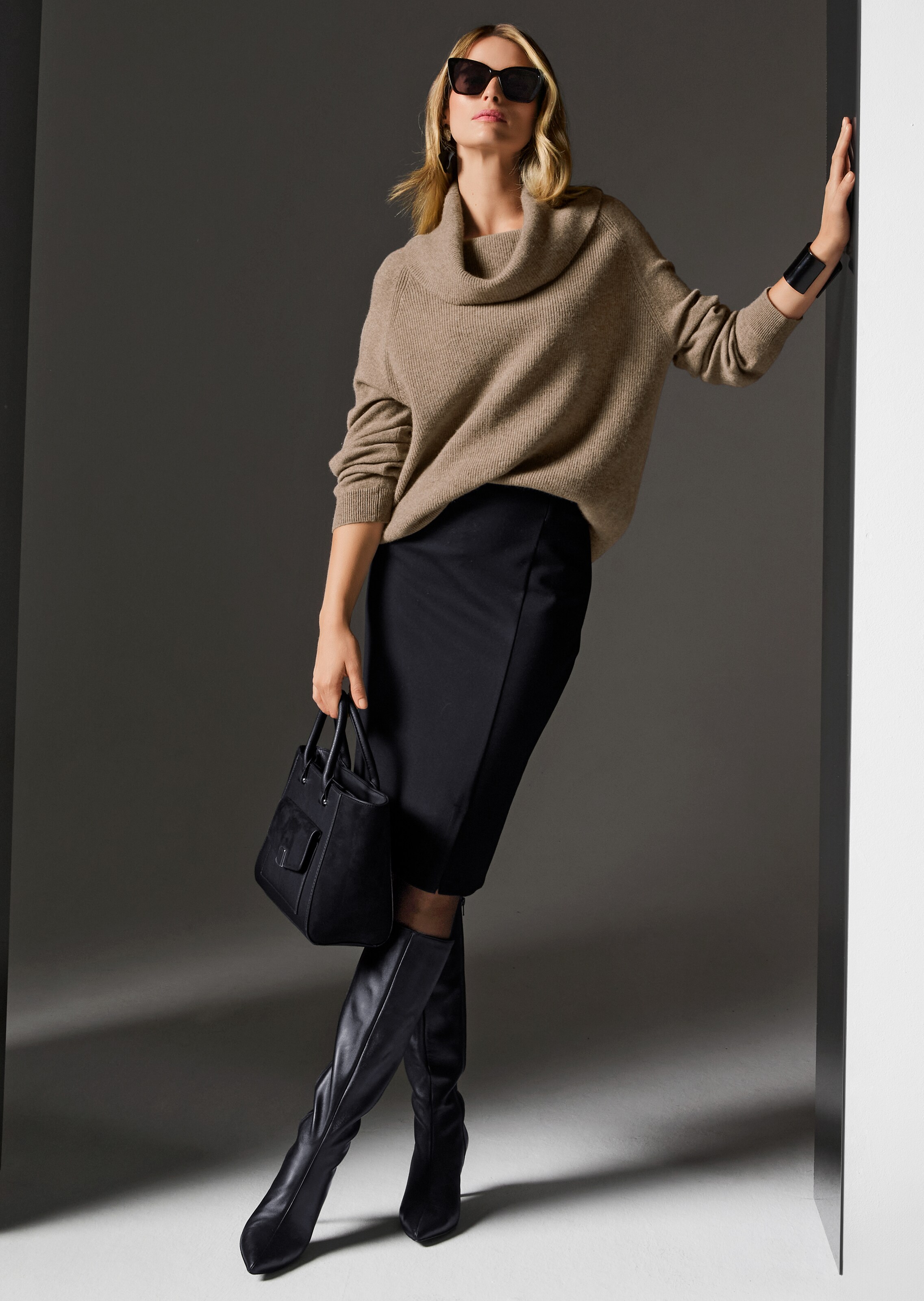 Kurzer Bleistiftrock aus elastischem Jersey