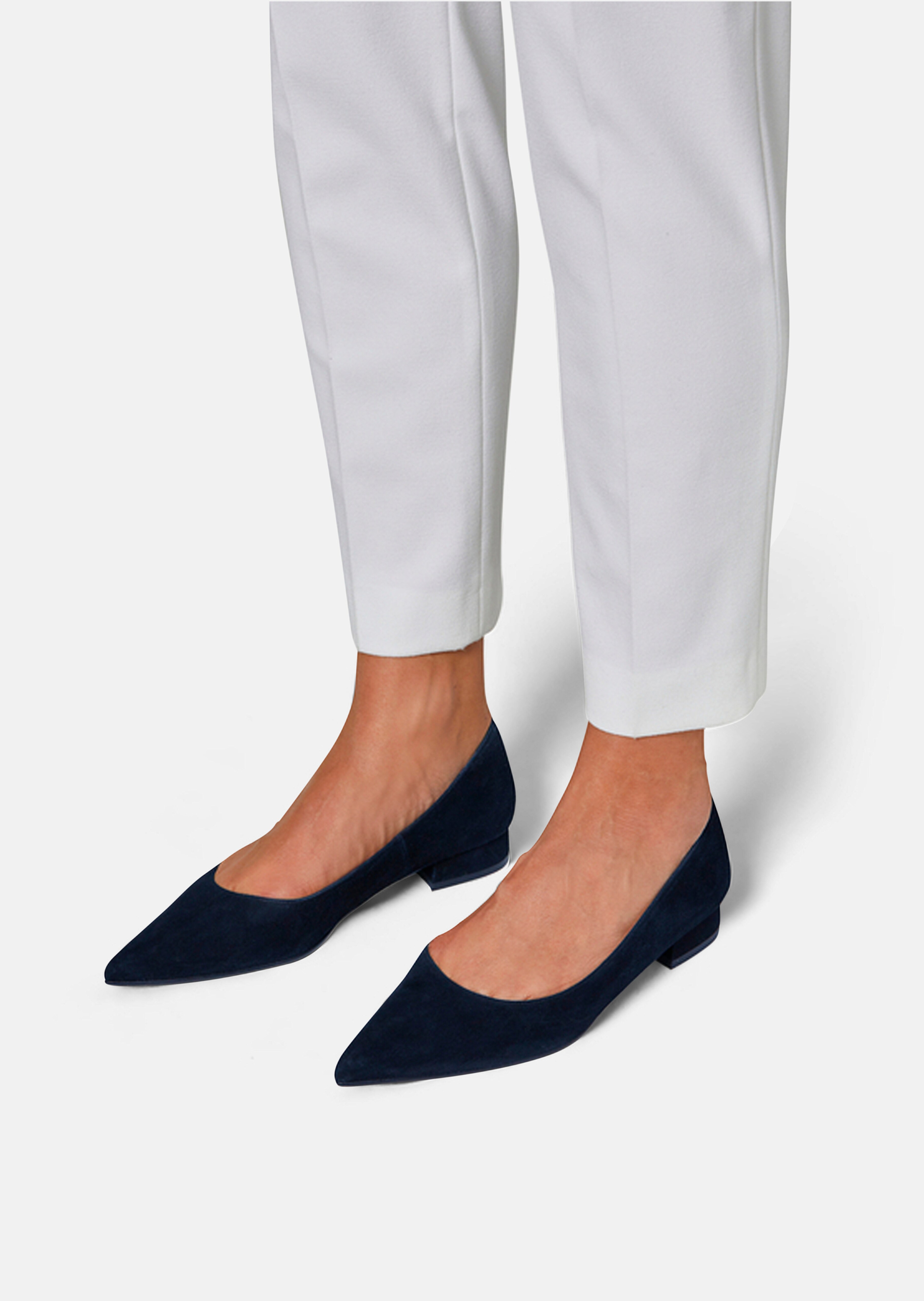 Spitze Ballerinas aus Veloursleder