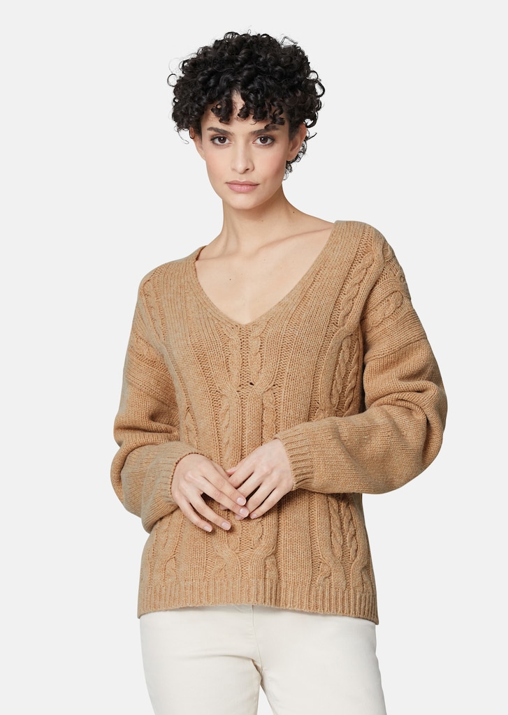 Cable-knit jumper with virgin wool and cashmere