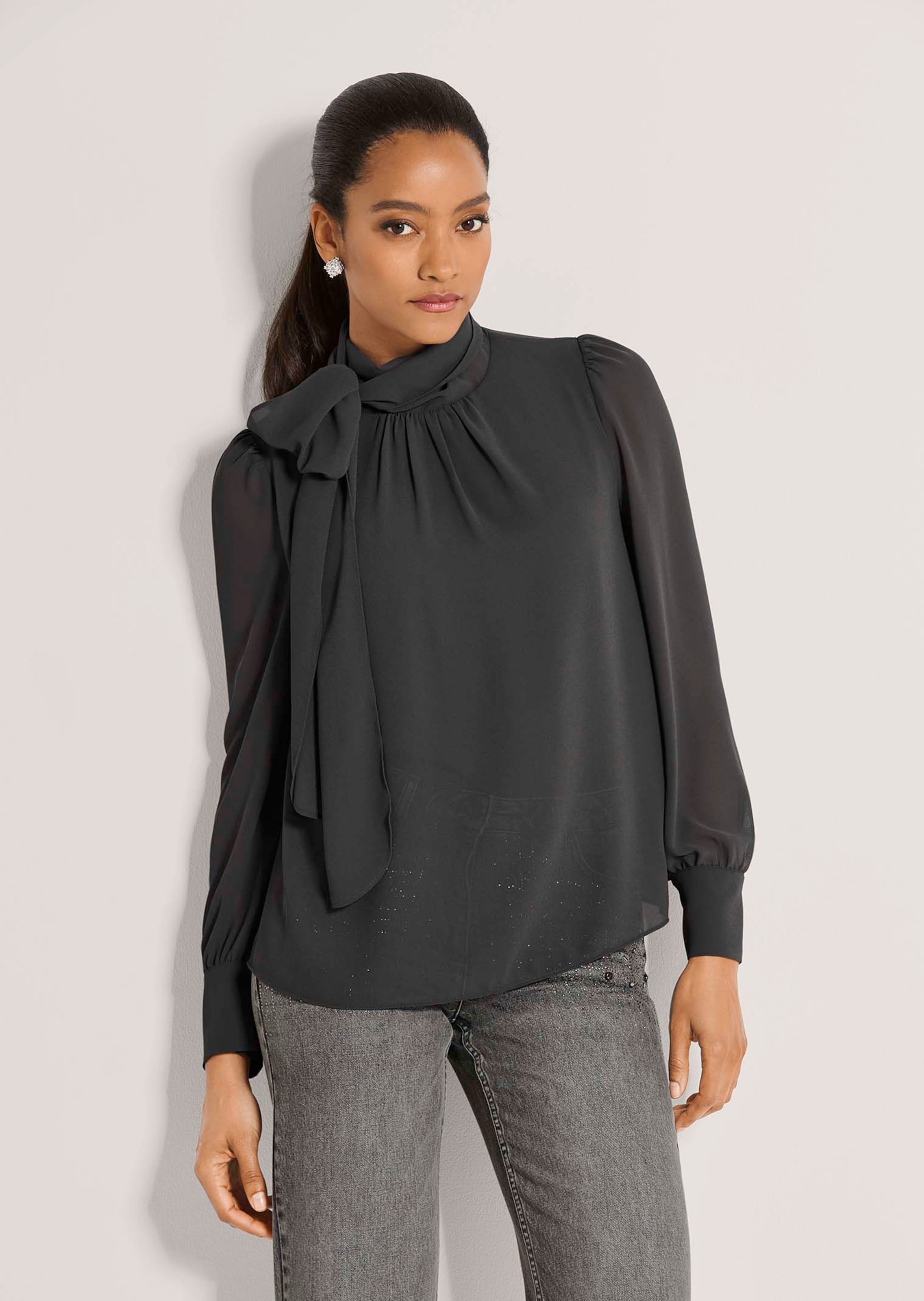 Chiffon-Bluse mit Stehkragen und Schluppe