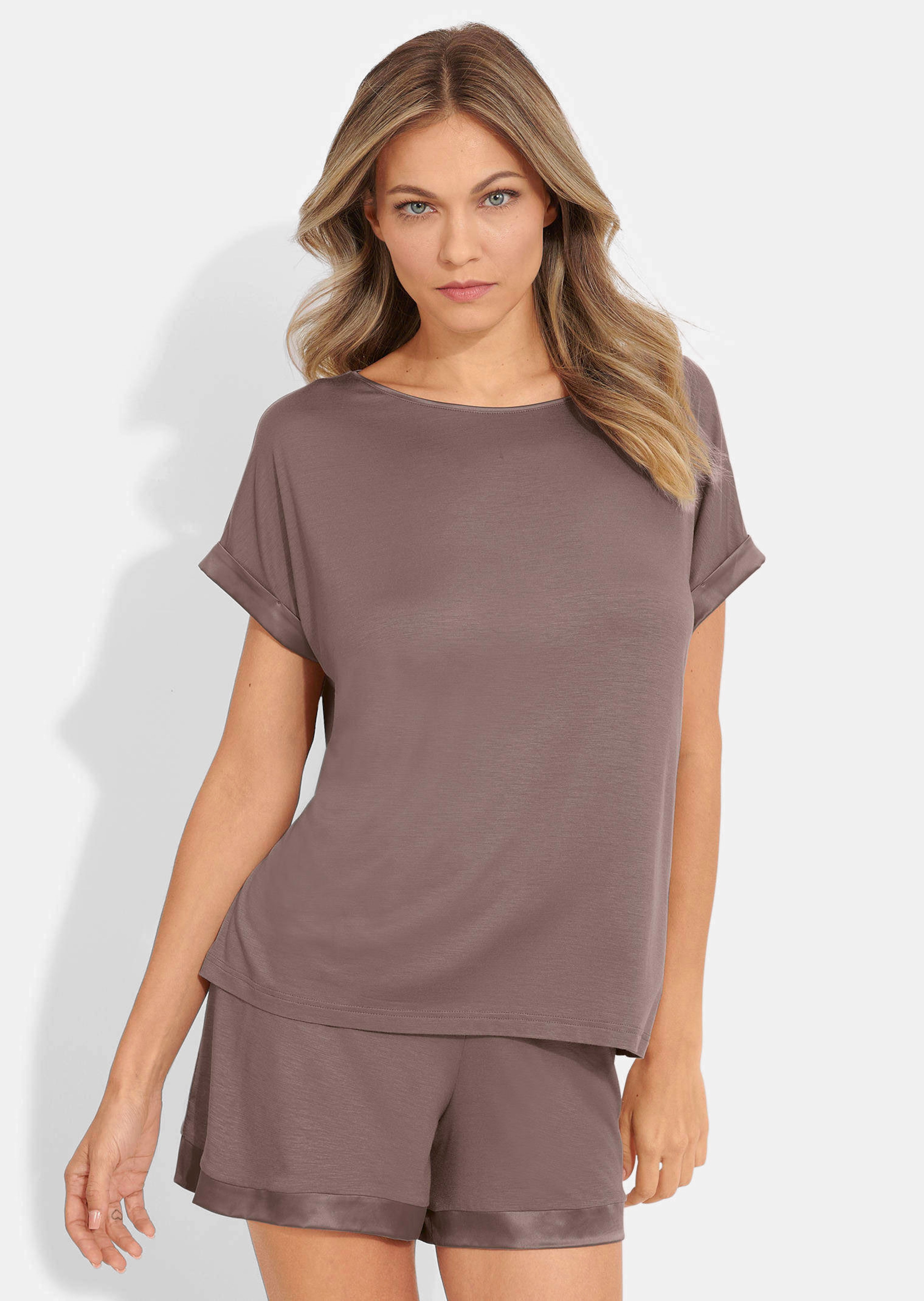 Pyjamashort met satijnen biesjes