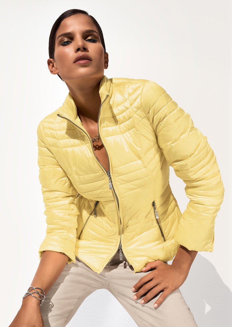 Leichte Steppjacke mit Stehkragen