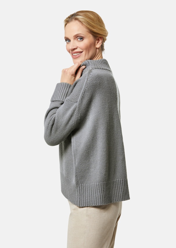Jumper with long cuffs 3