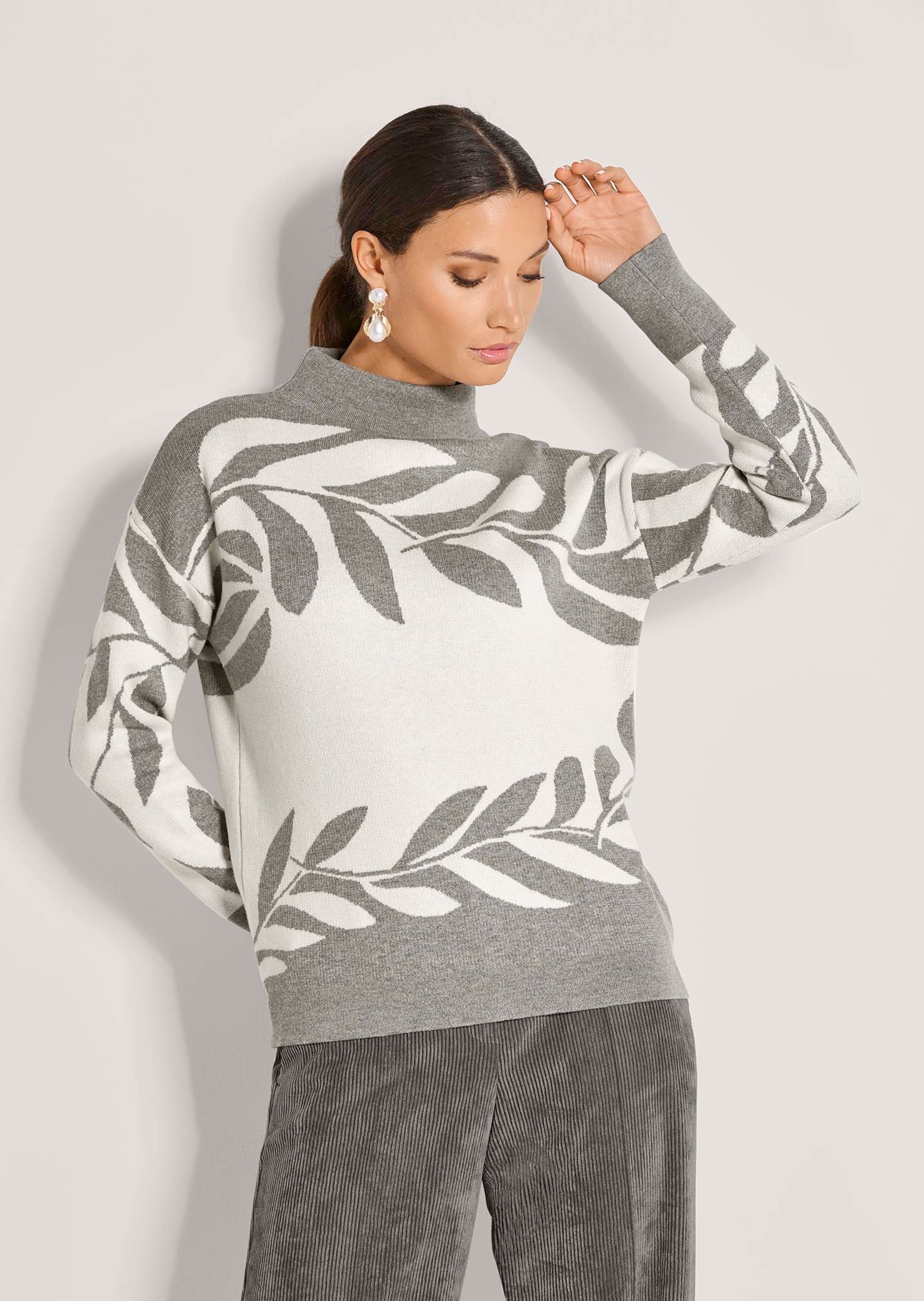 Jacquard-Pullover mit floralem Muster