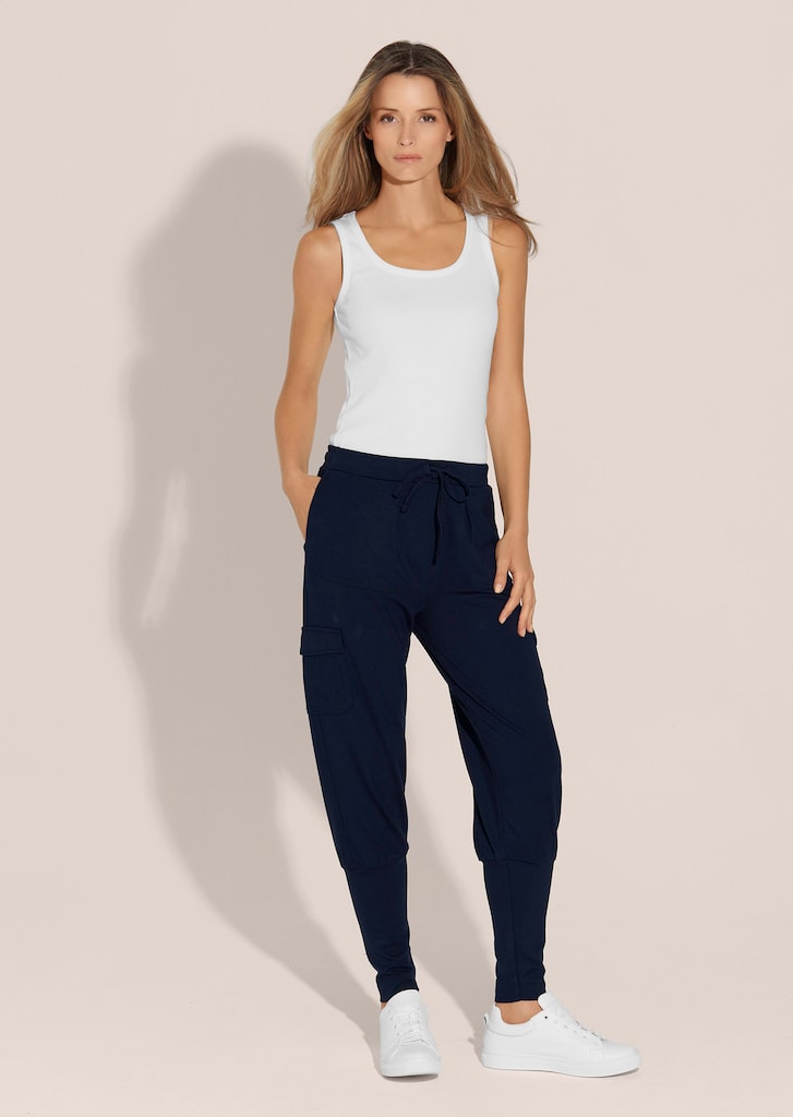 Baggy-style jogging trousers 1