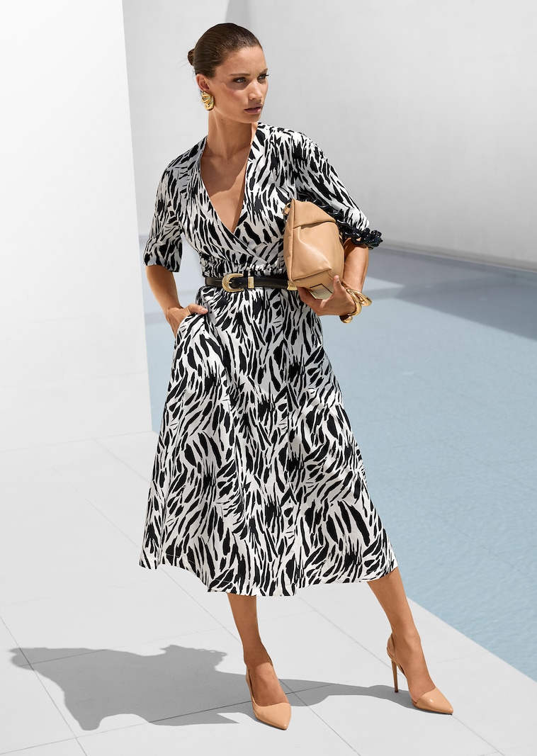 Wickelkleid mit Bindegürtel