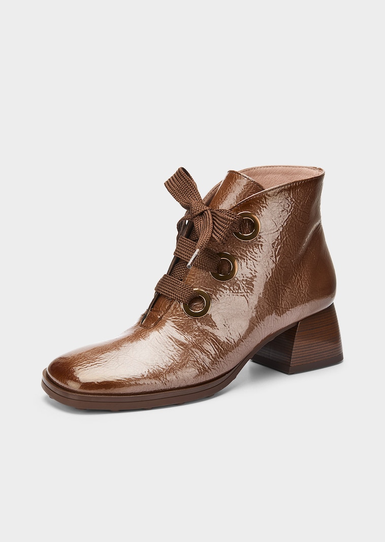 Glänzende Leder-Stiefelette mit Schnürung