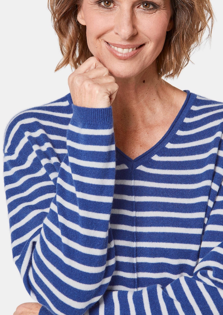 Kaschmirpullover mit V-Ausschnitt