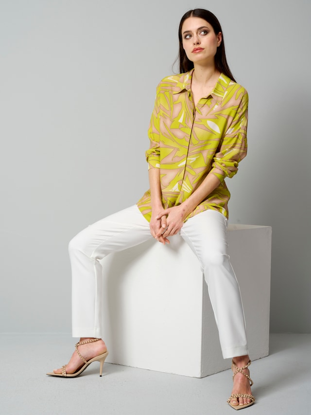 Druckbluse in grafischem Dessin 3