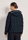 Edle Steppjacke mit dekorativen Details thumbnail 3