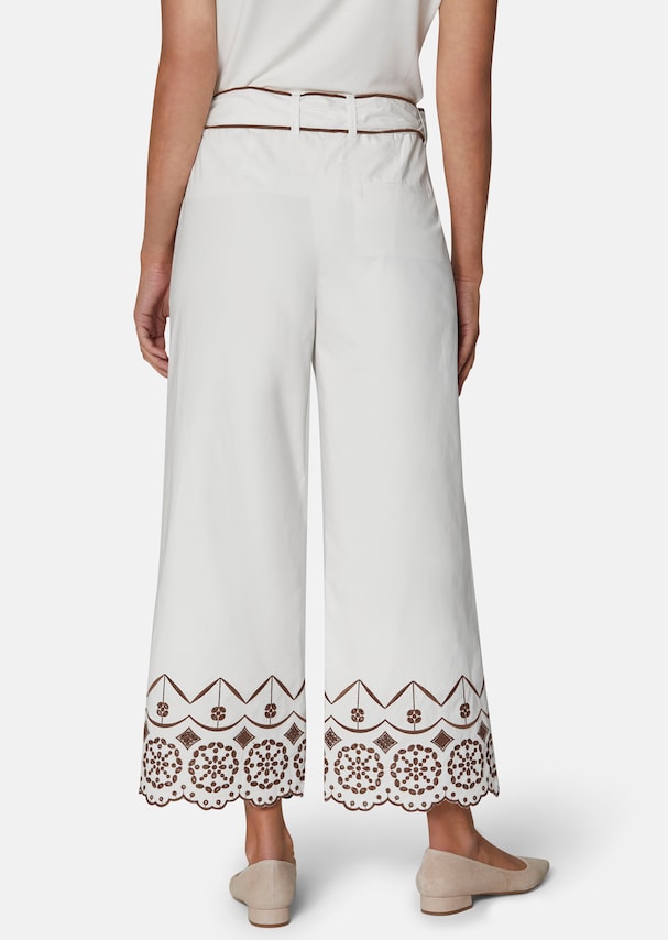 Shortened summer trousers with precious eyelet embroidery 2