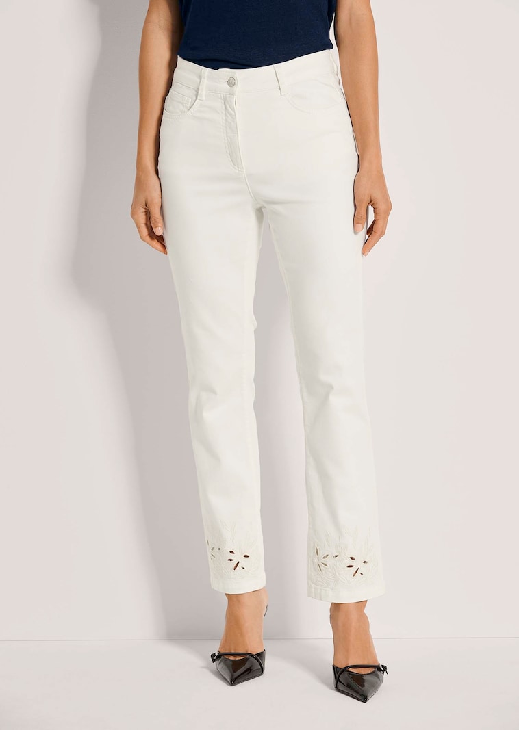 Leicht ausgestellte Jeans